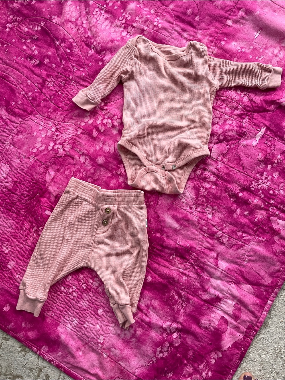 Two-Piece Waffle Knit Baby Bodysuit & Pants Set in Dusty Pink